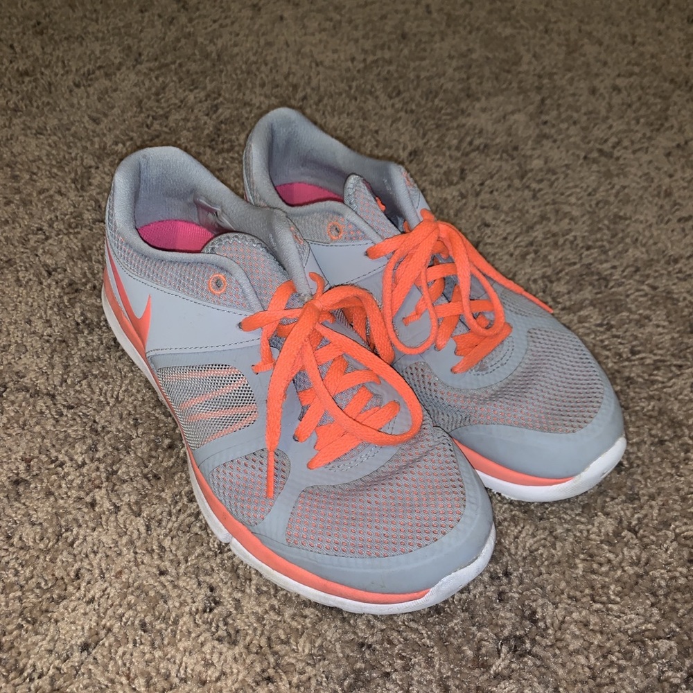 Nike Tennis Shoes
